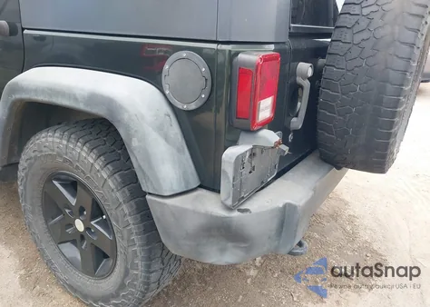 2010 Jeep Wrangler Unlimited Sport z USA, uszkodzony, nr VIN 1J4HA3H15AL124726